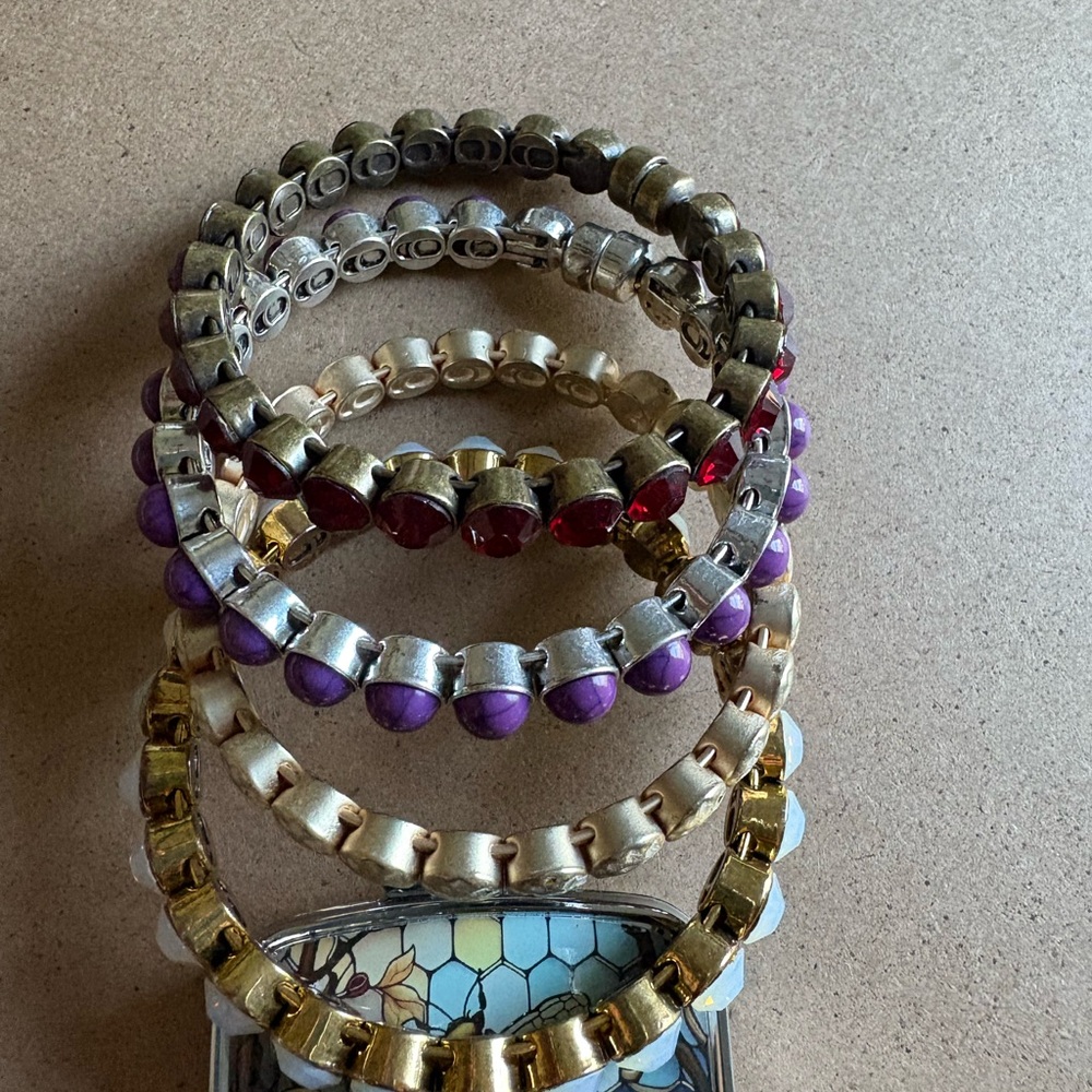 Plunder Design's magnetic bangle set - Picture 2 of 5
